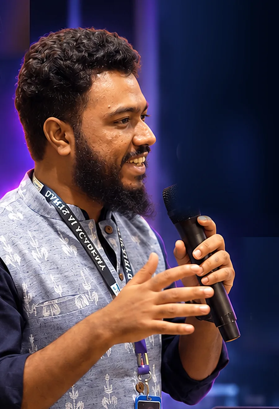Roshan Shaji speaking at a Darts AI Academy session